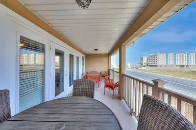 Image de Spacious ocean view townhome with shared pool - Across the street from the beach