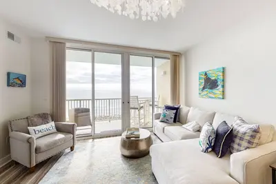 Image de 4th-floor oceanfront condo with pools, ocean view, W/D & fast WiFi