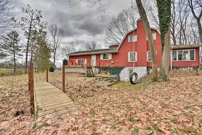 Image de Home on 10 Acres: Perfect for Msu Football Weekend