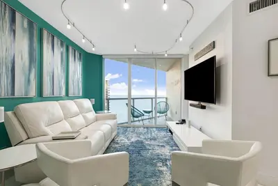 Image de Sunny Isles Miami 3 Bed 3 Bath Luxury Beach Oceanfront Full Service Condo
