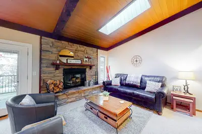 Image de Fantastic gem near skiing & town with fast WiFi, gas grill, & balcony