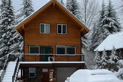 Image de 2-Story Ski-In Cabin w\/Game Room, Electric Grill, & Private Hot Tub - Dogs Ok
