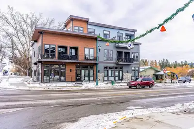 Image de Third Floor Condo with WiFi, Washer/Dryer, Central Ac, and Electric Fireplace