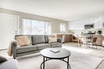 Image de Airy Campbell 1br w\/ Gym, Pool & Hot Tub, walk to Wf & Tj, by Blueground