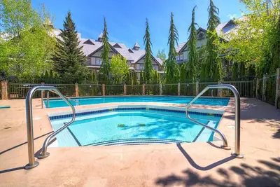 Image de North Star, Whistler Village with pool. 6 days rental 7th day free. March open!