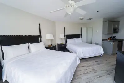 Image de Perfect Family Vacation! 3 Spacious Rooms, Beachfront Property, Island View