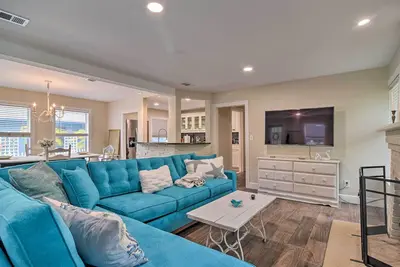 Image de Renovated Ozona Home w/ Views - Steps to Gulf