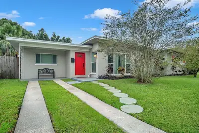 Image de 4 Bedroom 2 Bath Pet-Friendly Pool Home Orlando Airport