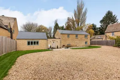 Image de Dog friendly holiday cottage with garden in the Cotswolds - Honeystone Cottage