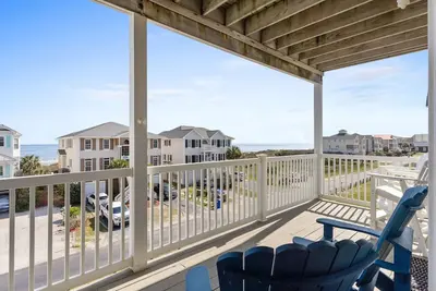 Image de CottageVacations4u \"Shore Thing\"- ocean views-direct beach access-pool club