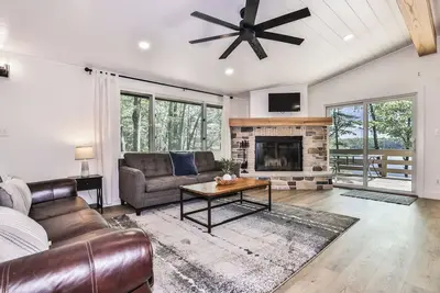 Image de Newly Remodeled 6 bedroom on Moon Lake!
