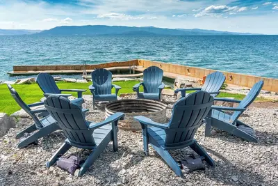 Image de Private waterfront access to Flathead Lake w\/private boat dock & wood stove - Lakeshore Lodge
