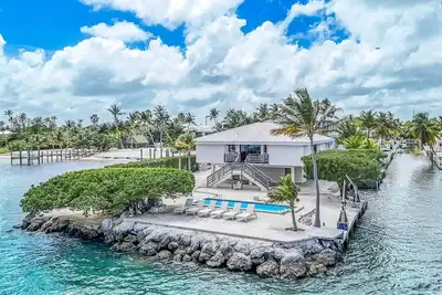Image de Oceanfront, Pool, Dock. . . Checks all the boxes!