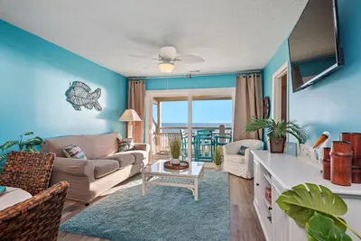 Image de Changing Tides: Tastefully Decorated Condo with Community Pool and Easy Beach Ac