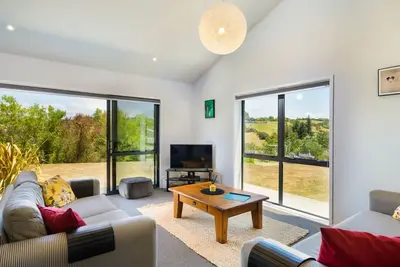 Sunny Private and Comfortable