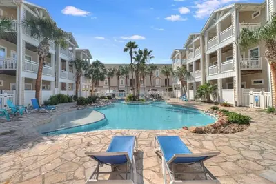 Image de ⭐⭐⭐⭐⭐ Premier Hosted Padre Poolside Paradise - 3 mins to Beach and Great Dining!