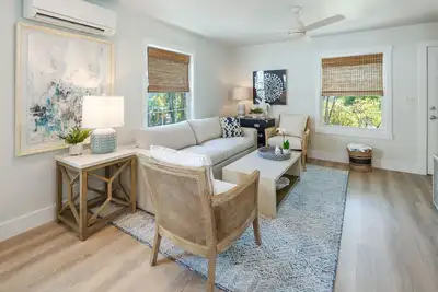 Image de ~La Maisonnette~ Gated condominium 1 block from the allure of Duval Street.
