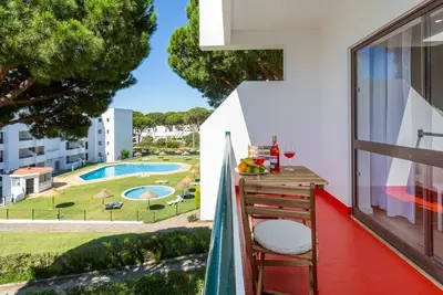Image de Bright & Charming 1bdr Flat W/ Pool by LovelyStay