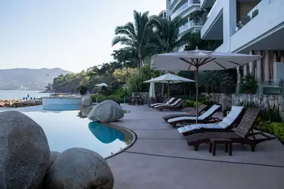Image de Sexy Oceanfront 2b/2. 5Bath w/Pool Gym and Beach