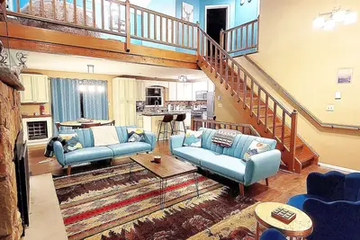 Image de Experience fun at Camelback, stay at our spacious 4-bedroom chalet