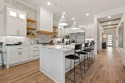 Image de The Madison: New in Brookside, Walk to The Gathering Place!