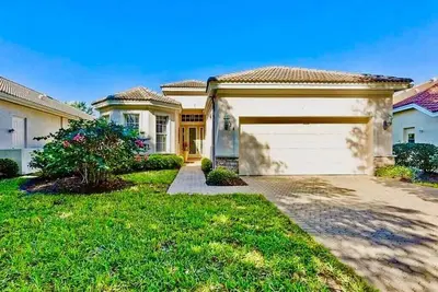 Image de Great Family property! March, available! Private Gated Golf Comm. Edge of Naples