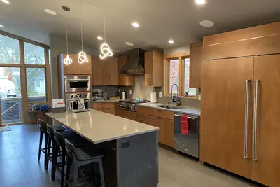 Image de Luxurious Mid-Century Modern close to Camp Randall Stadium