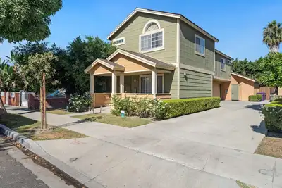 Image de Children's Play Area Vacation House & 2 car Garage