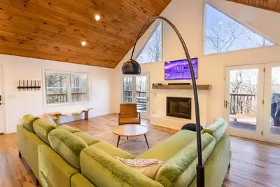 Image de Scandinavian-Style Cabin in The Mountains