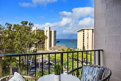 Image de Remodeled island inspired decor tropical retreat