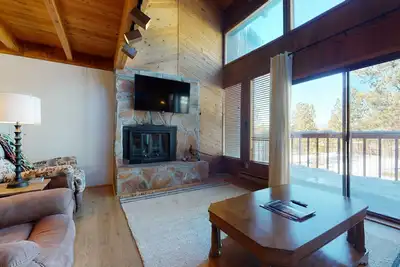 Image de Close to Lifts | Spacious | Fireplace | Crestview 12