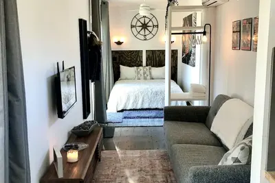 Image de Shipping Container Home with Waterfront View ✨ 45 min from Dallas