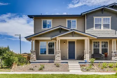 Image de Spacious and modern Central Park Denver Home