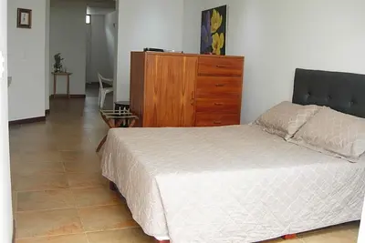 Image de Apartamento con patio y aire acondicionado en el Barrio San Antonio