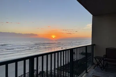 Image de Sunrise&Serenity~ suited for quiet family vacations- public beach access 100 yds
