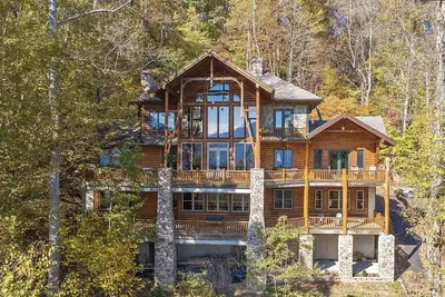 Image de Bear Vista Trail | 4 - Story Mountain Estate | Hot Tub, Game Room, Theatre