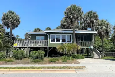 Image de Pet-Friendly Classic Beach Cottage w/ Ocean Views & Easy Beach Access; Screened Porch; Fenced Area