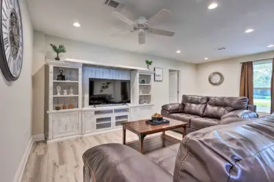 Image de Spacious Gulfport Home w/ Yard: 1 Mi to Beach
