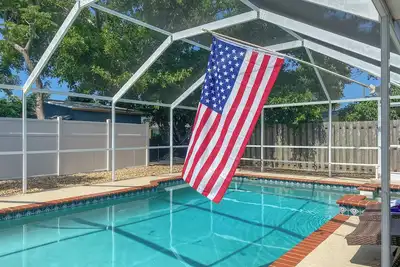 Image de 1 Mi to Beach: Nokomis Home w/ Private Pool