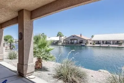 Image de Amazing Waterfront Retreat close to amenity's