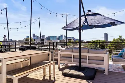 Image de Location! ! 2 Bedroom Townhouse w/ Rooftop Deck in LoHi