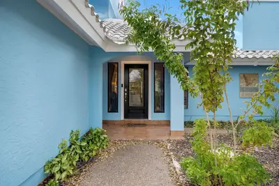 Image de 3 Bedroom Waterfront home with Pool and boat dock
