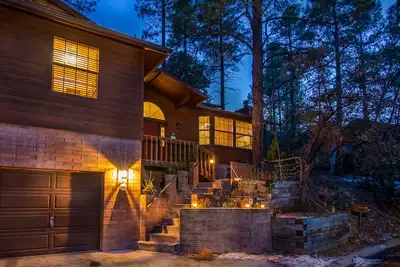 Image de Granite Creek Retreat- Beautiful 5 Bedroom Home 5 minutes from Whiskey Row