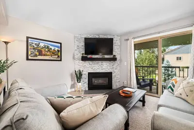Image de Steamboat Condo! Hot tub & pool, on Free bus route, fireplace, & deck