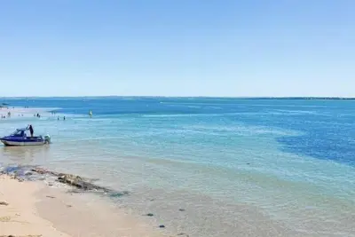 Image de Seaford- Seabreeze; 2 bed - sleep 4. Beautiful beach front apartment. WiFi, netflix