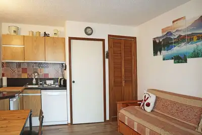 Image de Studio rénové 6 pers, accès direct pistes, proche commerces et télésiège, balcon exposé Est