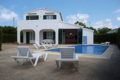 Image de Pleasant villa with pool and air conditioning.