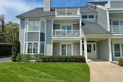 Image de Walk to Beach! Quiet, Updated Main Floor Condo, Monthly Rental!