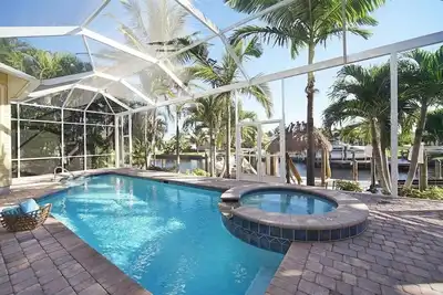 Image de Villa in Yacht Club Area - Water View