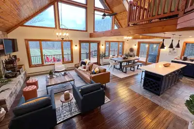 Image de New - Gorgeous Modern Lodge w/ Mt View - 5 Min to Skiing